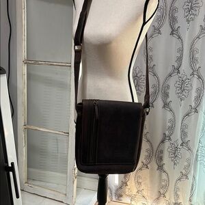 Women’s-NWOT-Woodland Leathers- Brown Leather Messenger Bag w/Adjustable Strap